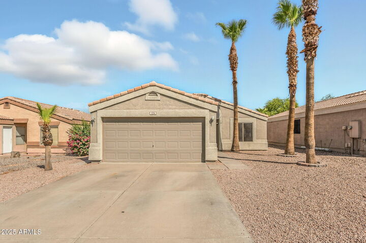 Property Photo: 1276 W Diamond Avenue AZ 85120