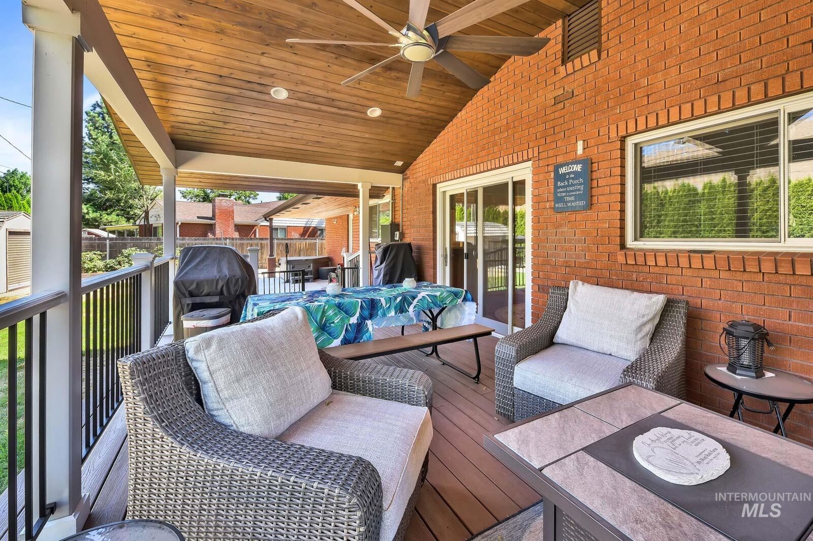 Property Photo:  5816 W Poplar Dr  ID 83704-7633 