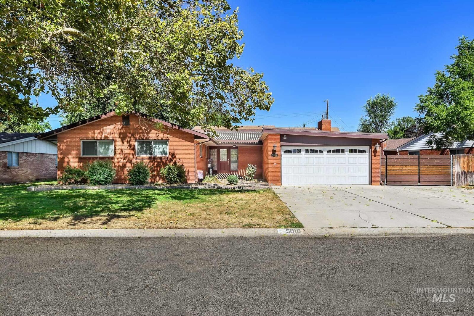 Property Photo: 5816 W Poplar Dr ID 83704-7633