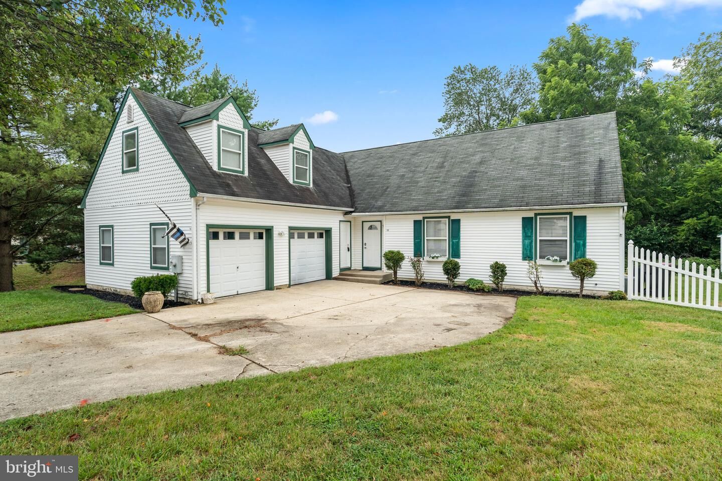 Property Photo: 115 Bradley Court NJ 08021