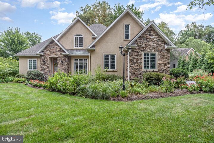 Property Photo: 9 Beechwood Lane PA 17033