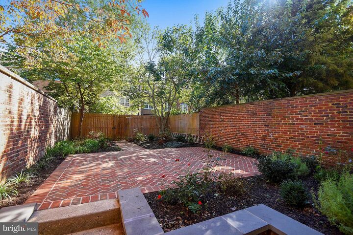 Property Photo: 6317 Olde Towne Court VA 22307