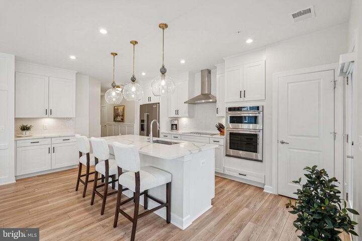 Property Photo: 21630 Hawksbill High Circle 302 VA 20164