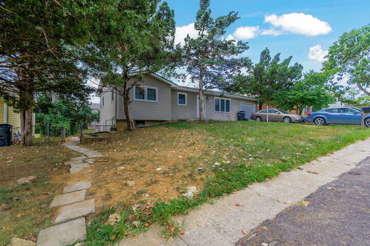 Property Photo:  2420 White Gate Dr  MO 65202 