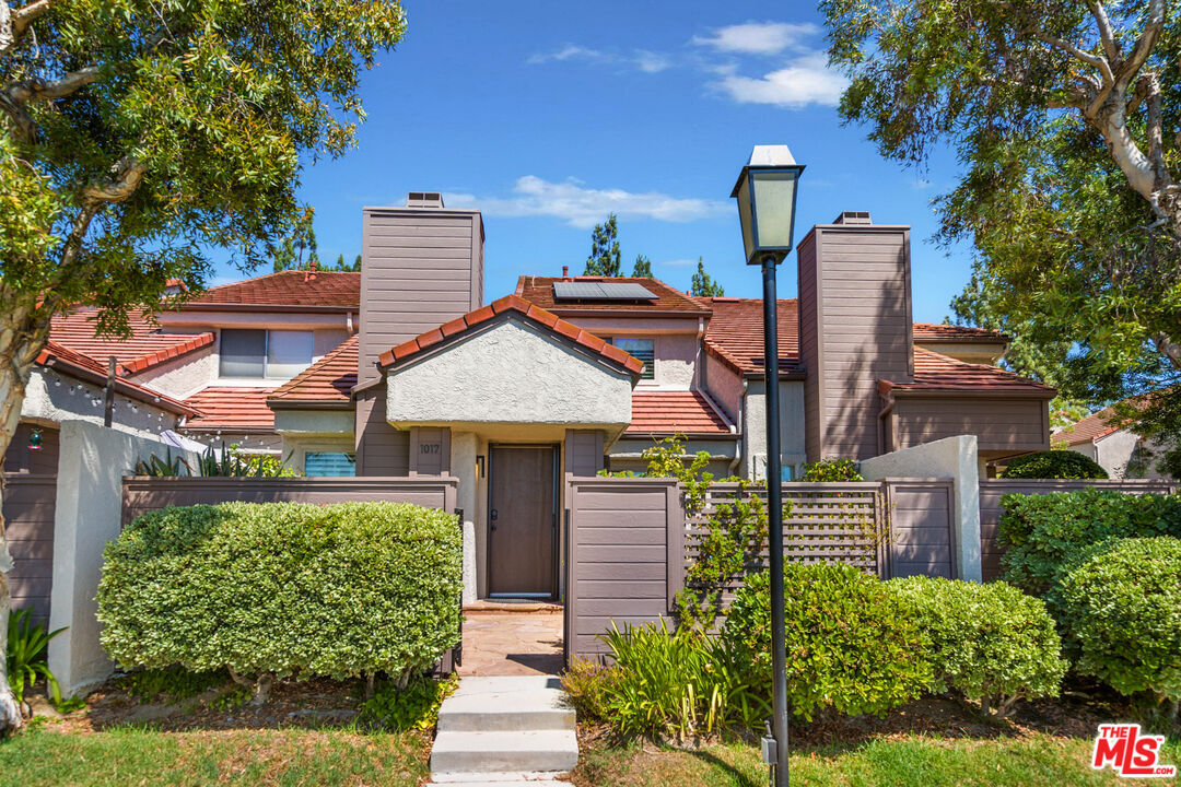 Property Photo:  1017 Via Colinas  CA 91362 