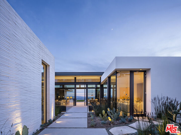Property Photo:  9006 Thrasher Ave  CA 90069 