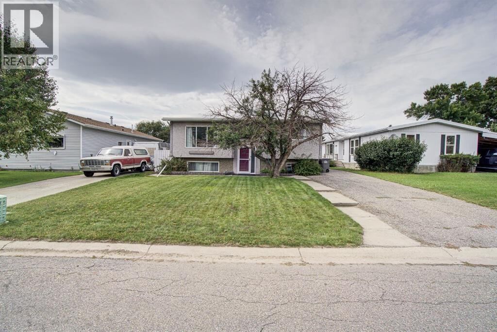 Property Photo: 32 Willow Road AB T0L 0T0