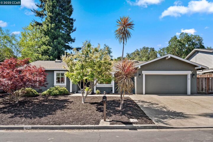 Property Photo: 109 Baldwin Dr CA 94526