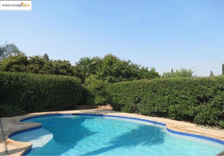 Property Photo: 8721 Valley Oak Ln CA 95624