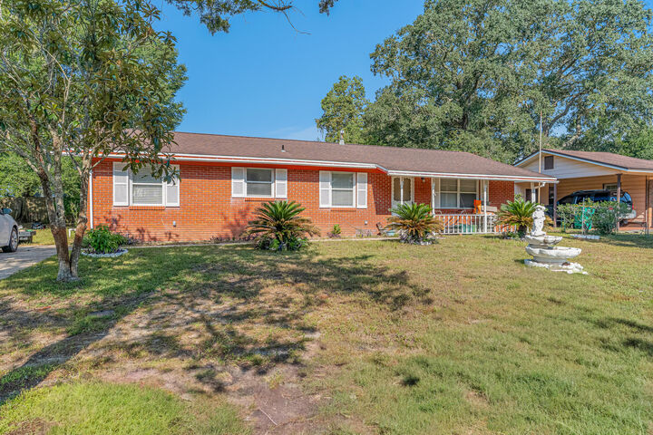 Property Photo: 63 Oak Lane FL 32579