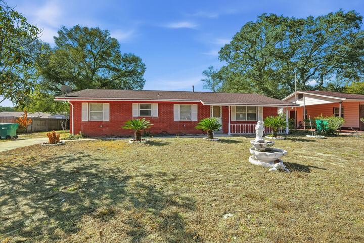 Property Photo:  63 Oak Lane  FL 32579 