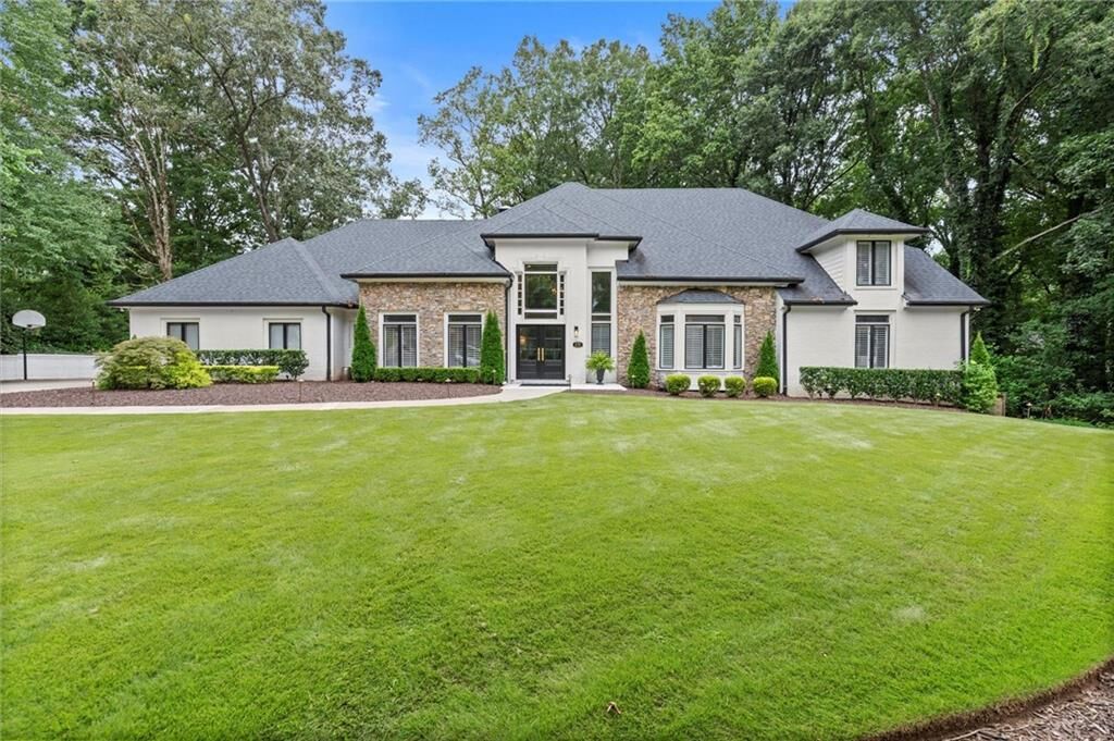 Property Photo: 1460 Lakemist Court GA 30075