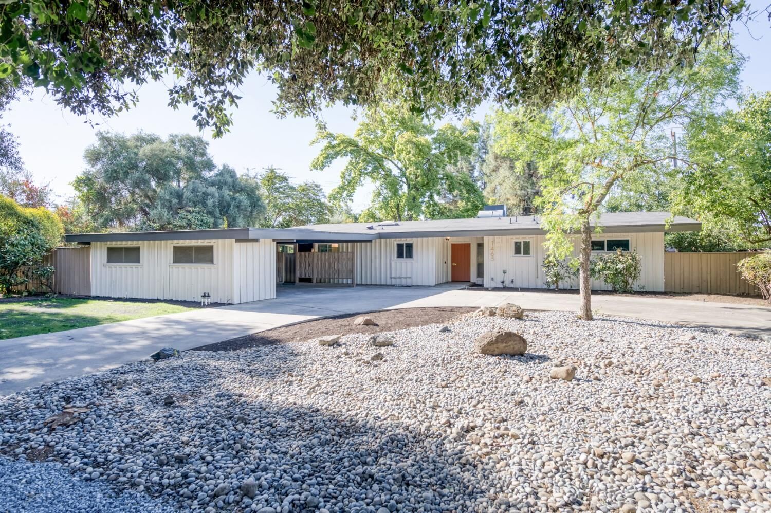 Property Photo:  1465 E Portals Avenue  CA 93710 