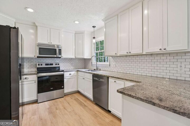 Property Photo:  230 Oakridge Drive SE  GA 30121 