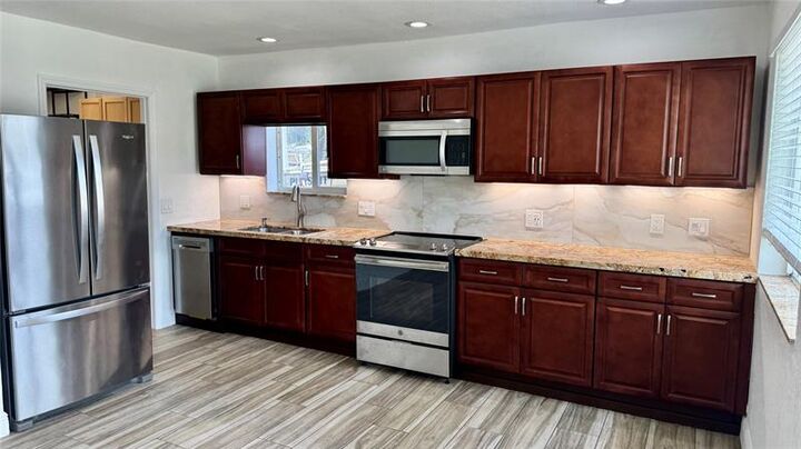 Property Photo: 3120 SW 35th Ave FL 33023