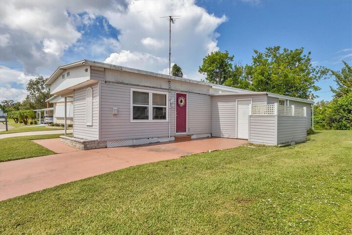 Property Photo: 1413 41st Avenue E FL 34222