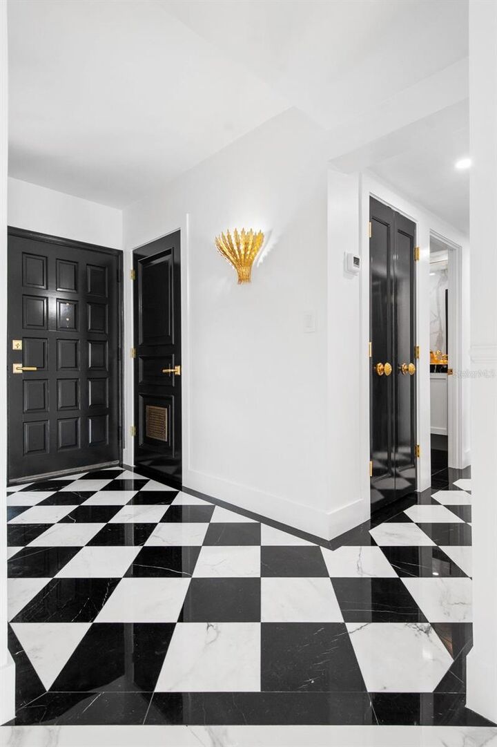 Property Photo:  100 S Interlachen Avenue 404  FL 32789