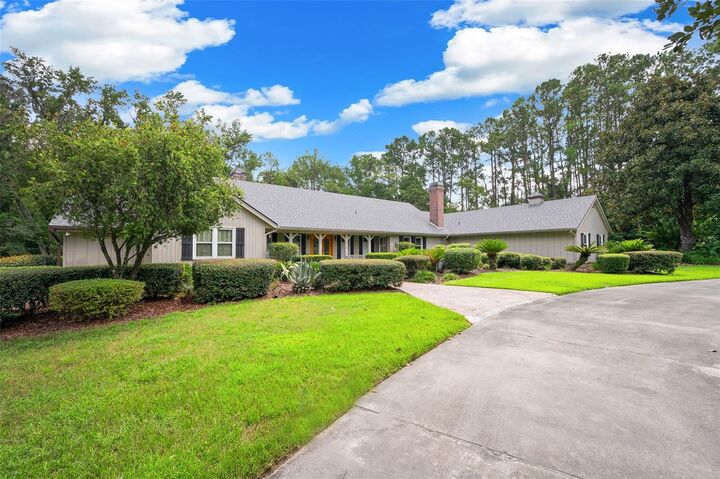Property Photo: 413 SW 97th Terrace FL 32607