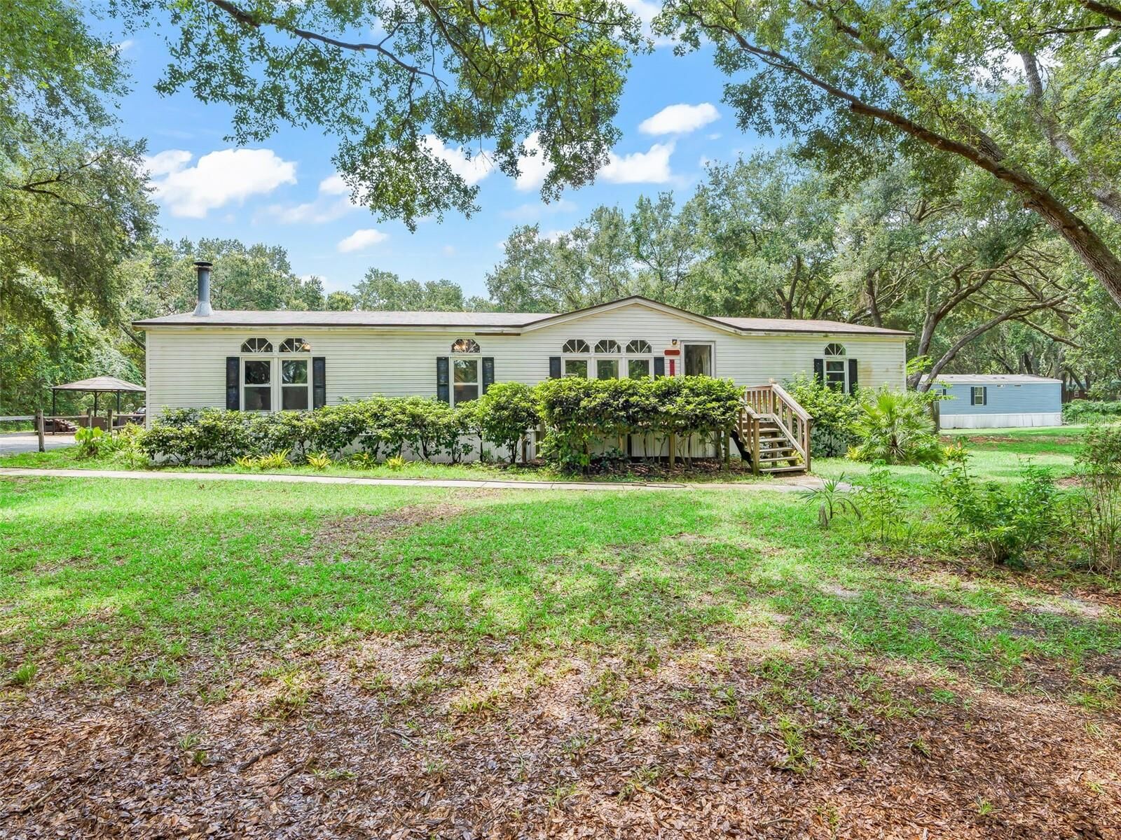 Property Photo: 17090 SE 173rd Terrace Road FL 32195