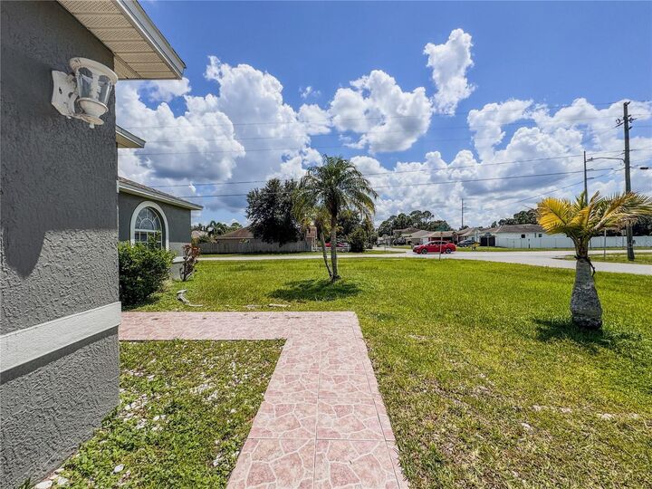 Property Photo: 601 Bobcat Lane FL 34759
