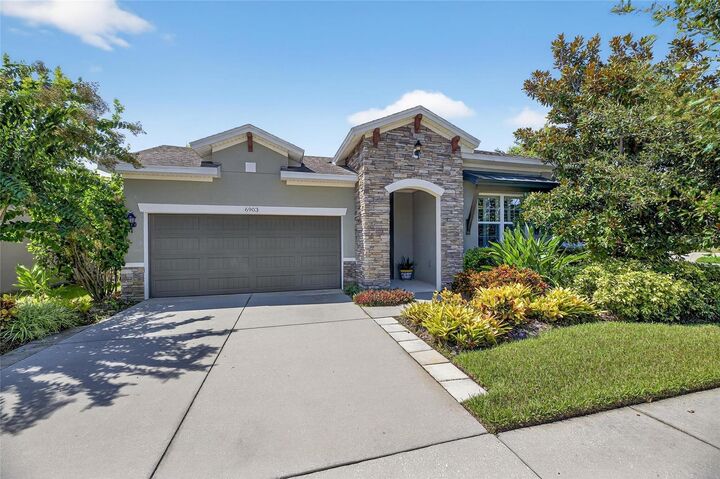 Property Photo: 6903 Crestpoint Drive FL 33572