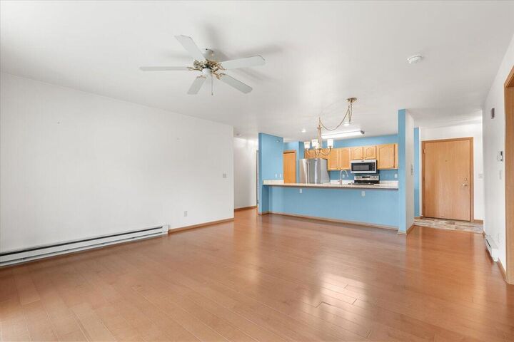 Property Photo: 715 Canterberry Ct 109 WI 53090