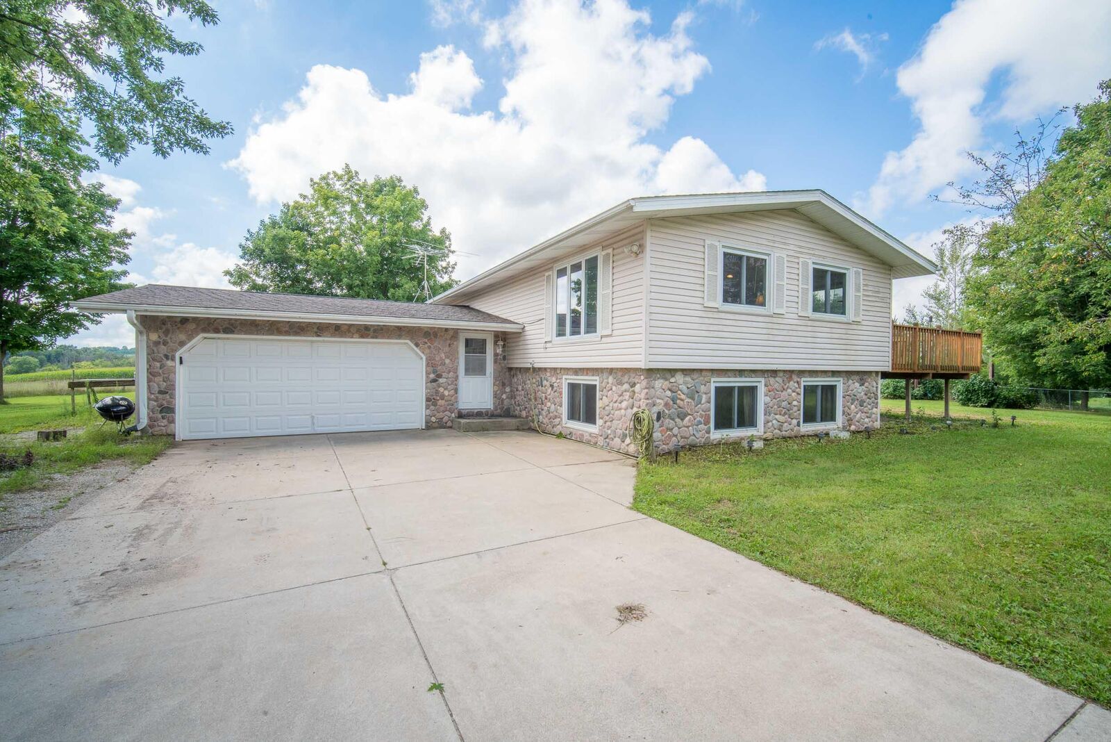 Property Photo: W1242 County Road S Rd WI 53040