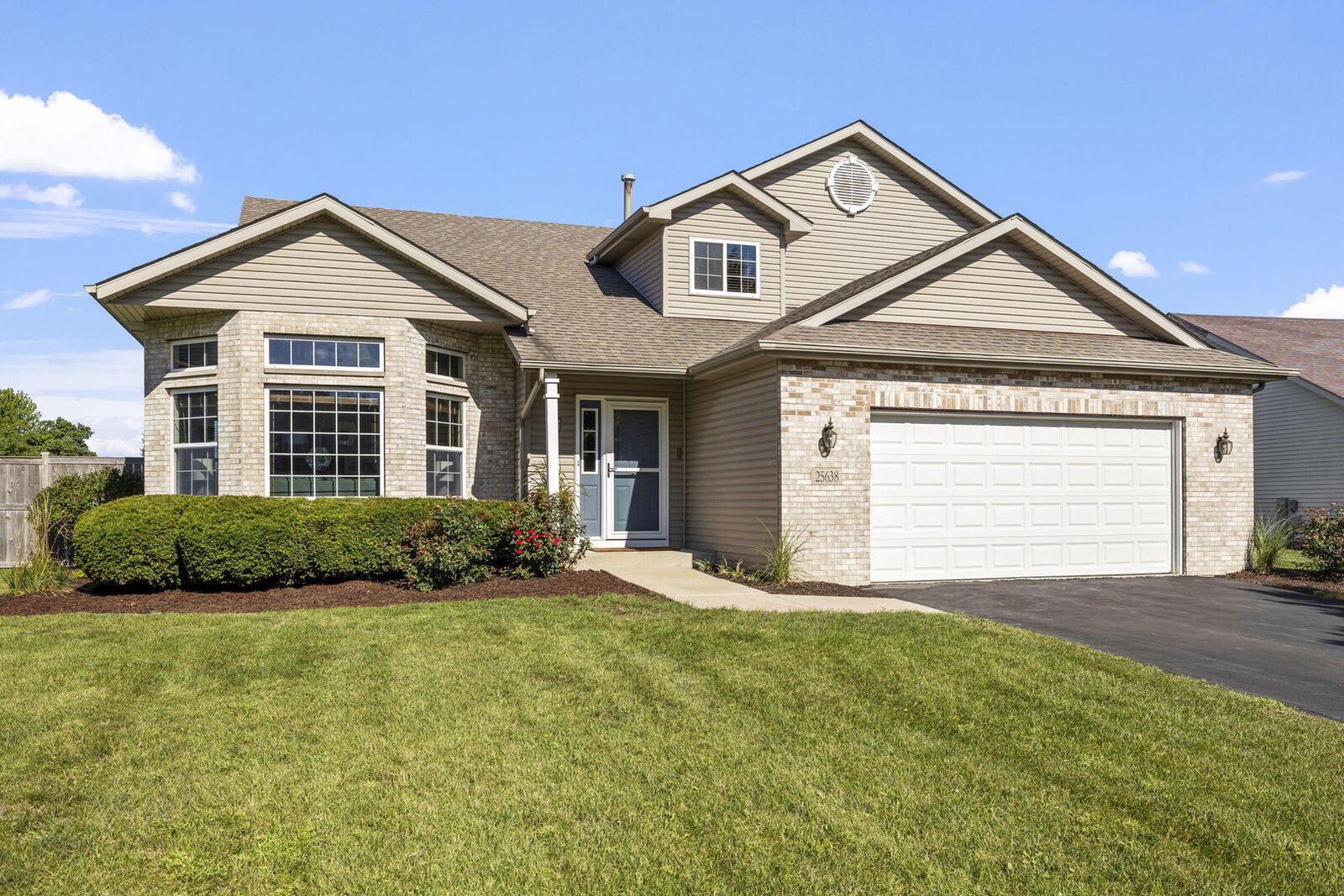 Property Photo: 25638 S Fieldstone Court IL 60410
