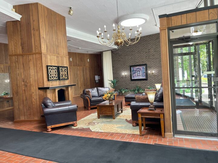 Property Photo:  20 N Tower Road 9D  IL 60523 