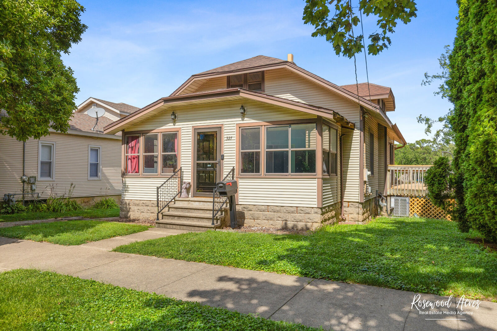 Property Photo: 327 E Water Street IL 60901