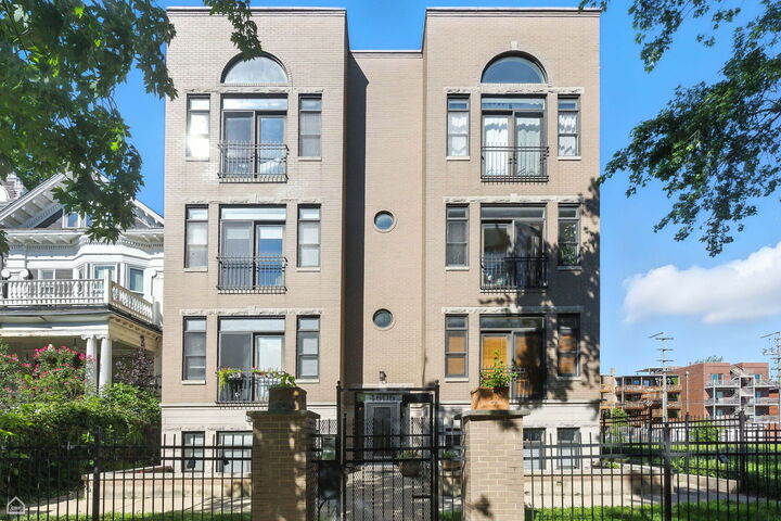4606 N Malden Street 3S  Chicago IL 60640 photo