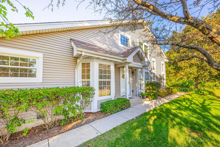 Property Photo: 943 Willow Street IL 60143