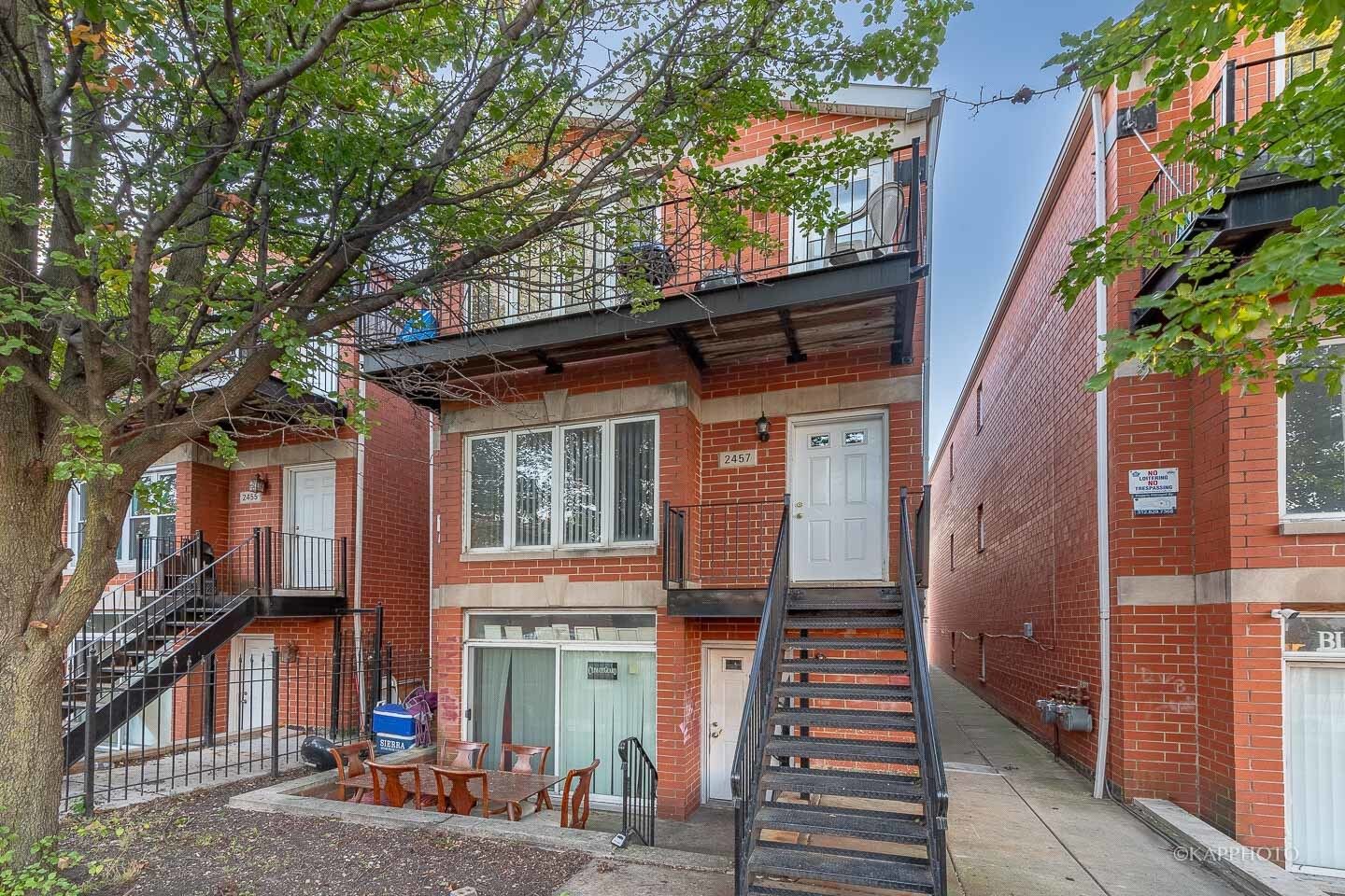 Property Photo: 2457 W Lexington Street 1 IL 60612