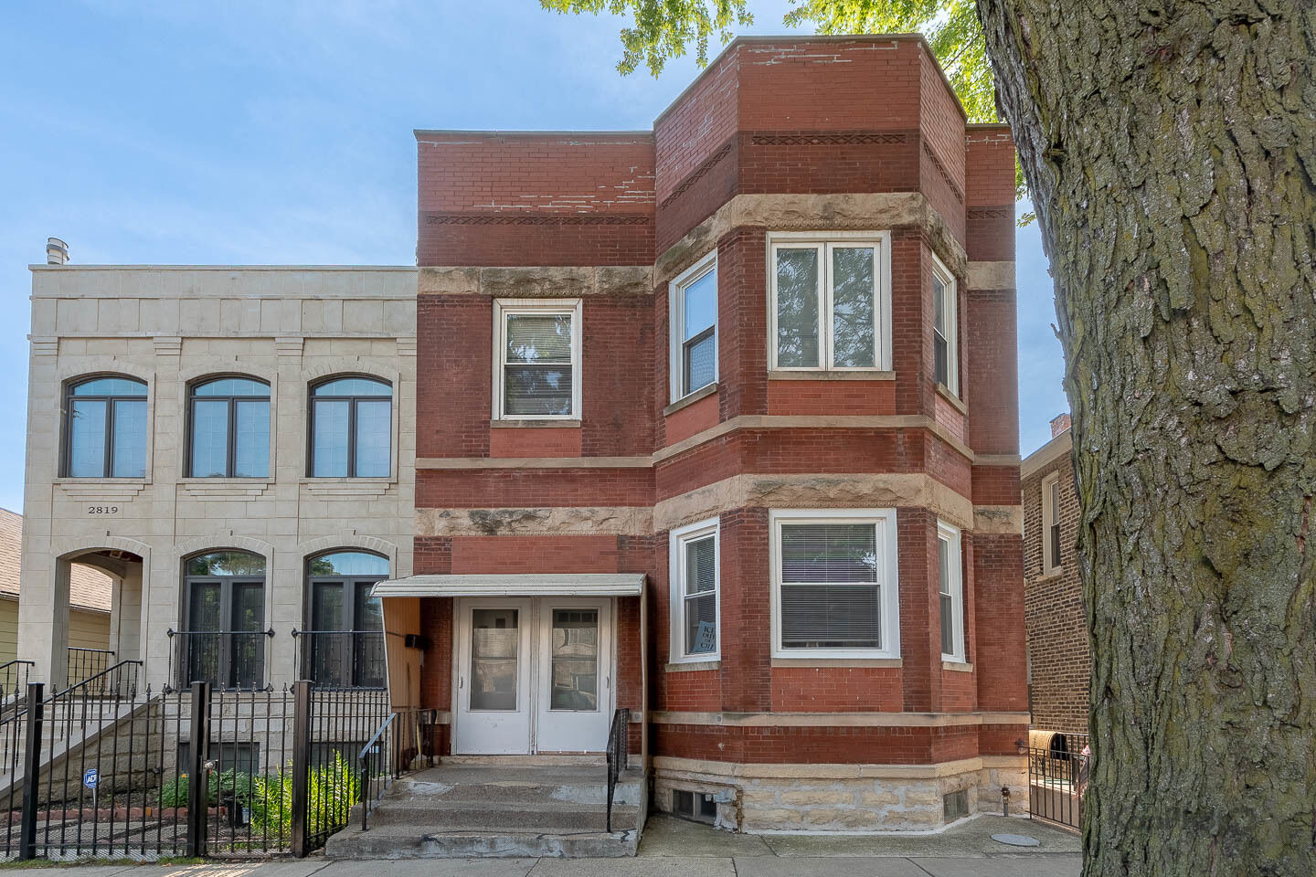 Property Photo: 2821 S Emerald Avenue 1R IL 60616