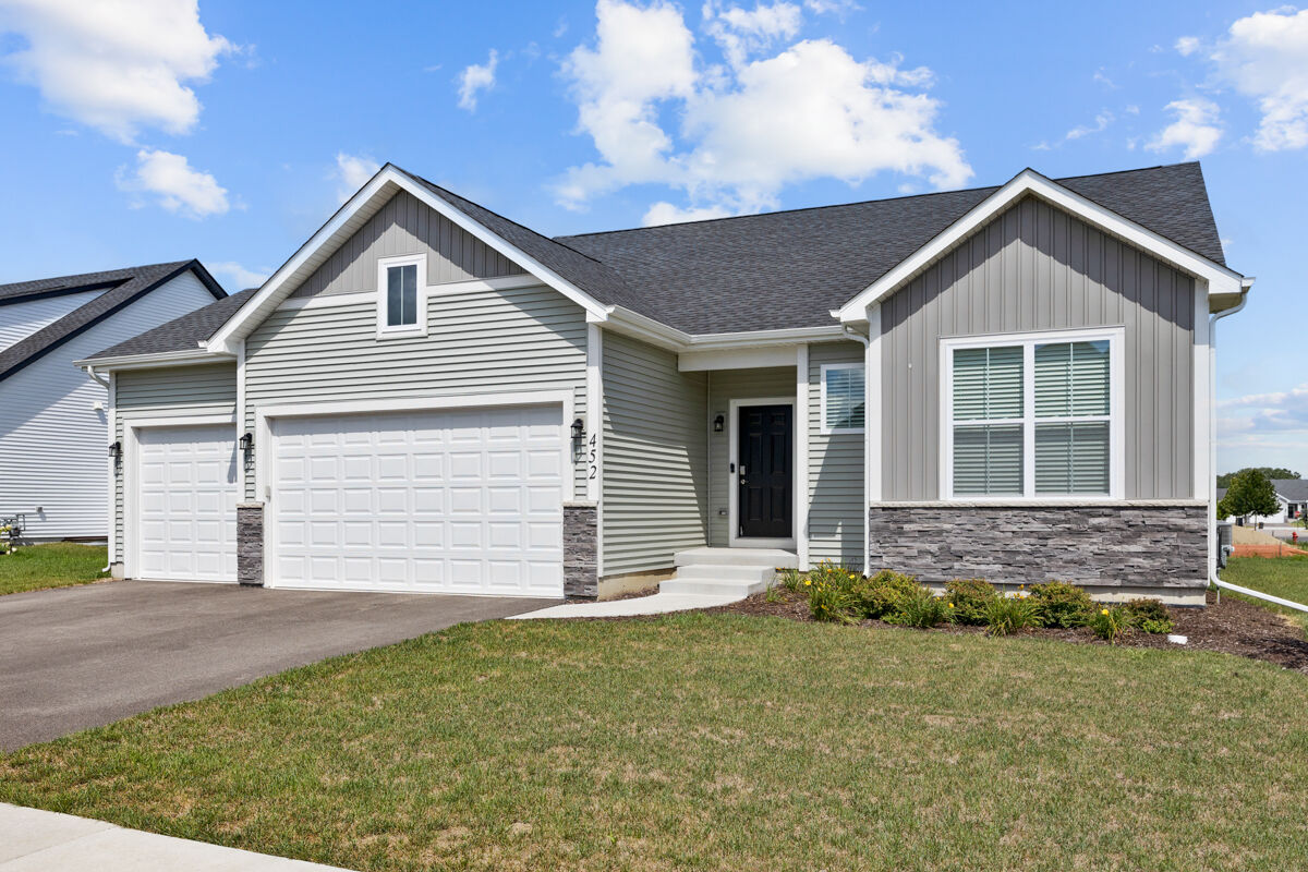 Property Photo: 452 Dawns End IL 60140