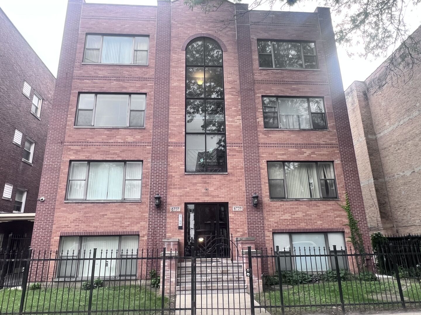 Property Photo: 6741 S Merrill Avenue SE 1S IL 60649