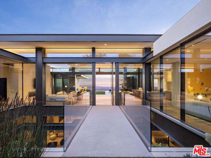 9006 Thrasher Avenue  West Hollywood CA 90069 photo