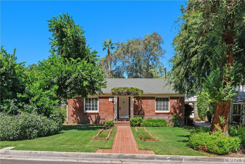 Property Photo:  3159 Redwood  CA 92501 