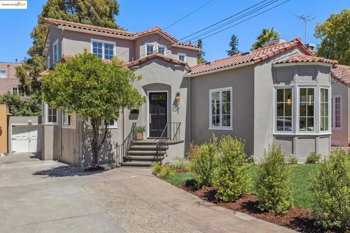 Property Photo: 101 Palm Dr CA 94610