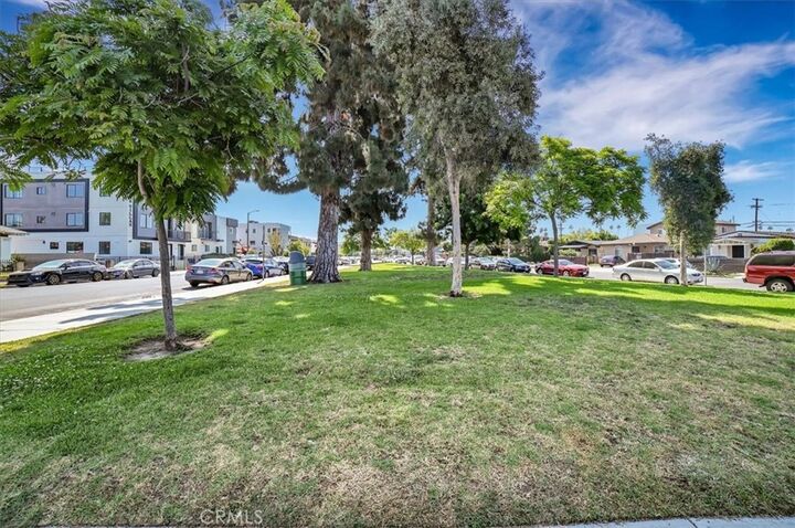 Property Photo:  4667 Pickford Street  CA 90019 