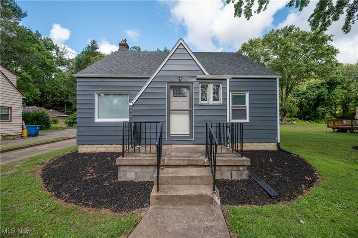 Property Photo: 3712 Logan Way OH 44505