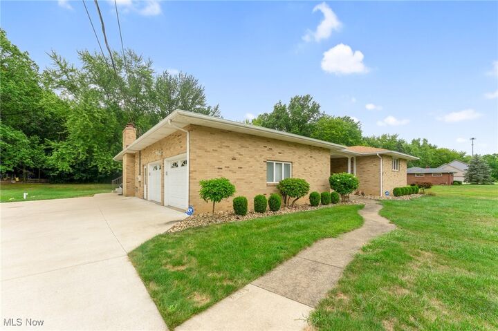 Property Photo: 213 Struthers Liberty Road OH 44505