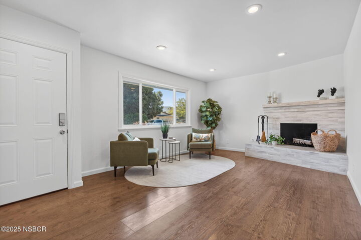 Property Photo: 433 Dania Avenue CA 93427