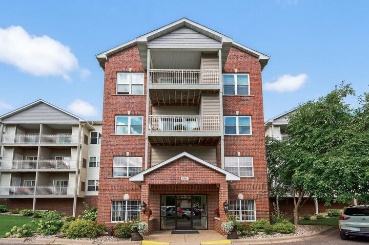 Property Photo: 2231 Penn Place 120 MN 55109