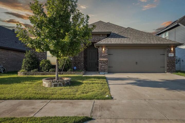 Property Photo: 11757 Elko Lane TX 76108