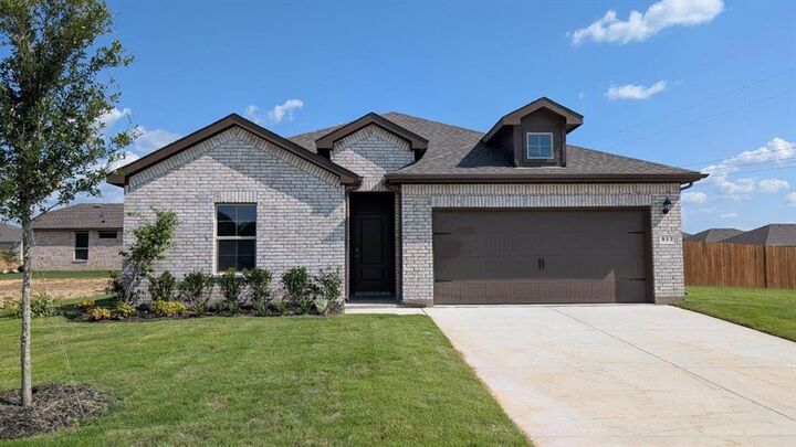 Property Photo: 933 Traction Trail TX 76031