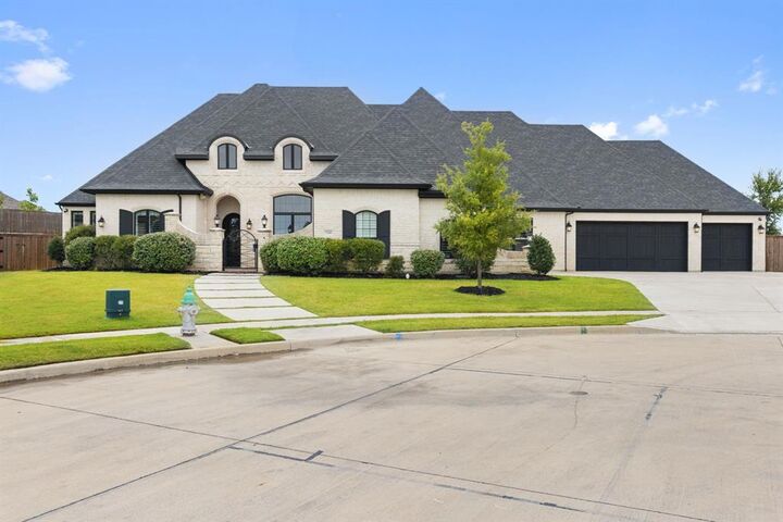 Property Photo: 7100 Eagles Nest Court TX 76226