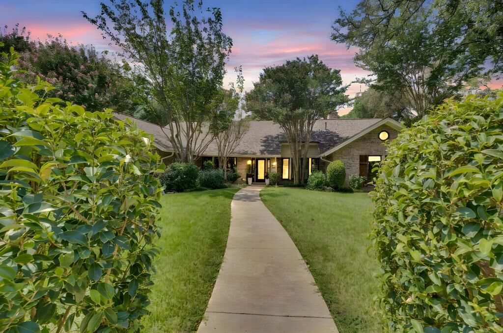 Property Photo: 1511 Shady Tree Place TX 75137