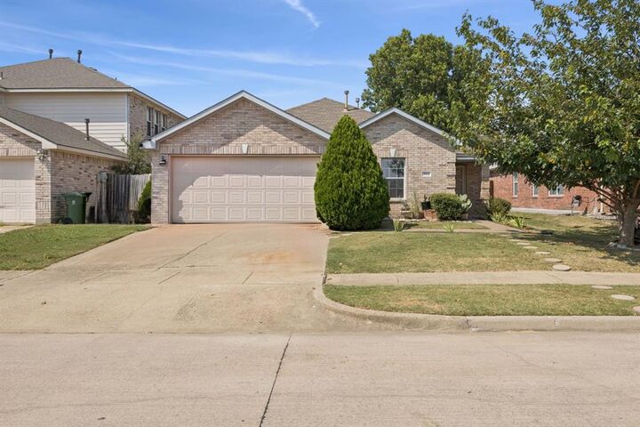 Property Photo:  903 Hems Lane  TX 76001 