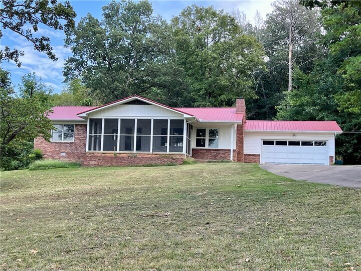Property Photo: 601 Parrott Drive AR 72740
